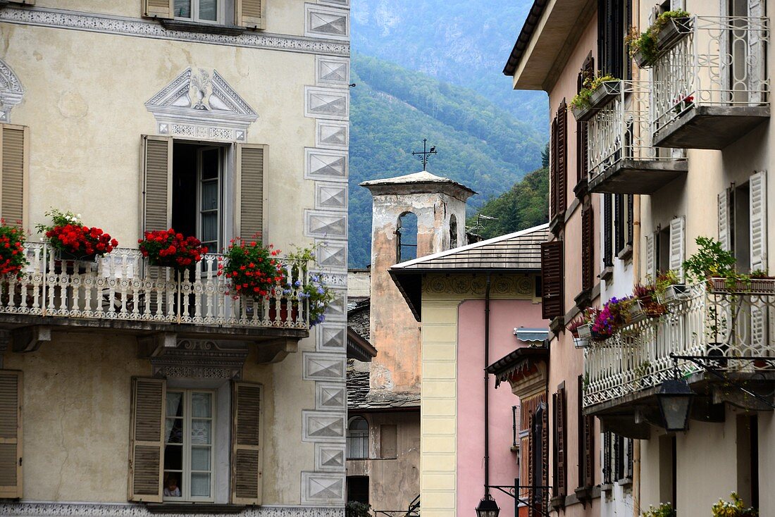 Mittelalterliche Häuser in Chiavenna, Val San Giacomo, Lombardei, Italien