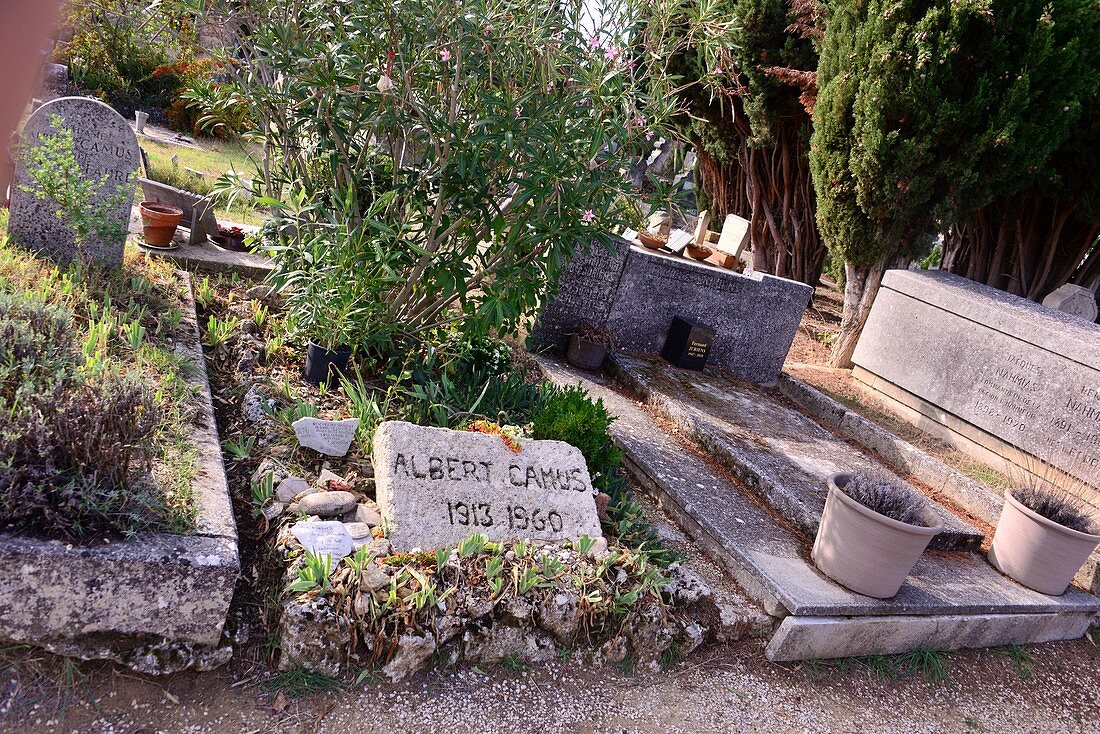 Friedhof mit Camus-Grab in Lourmarin im Lubéron, Provence, Frankreich
