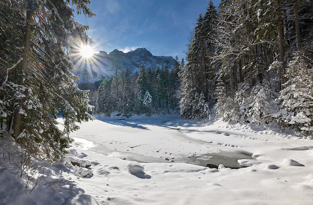 Sunrise at the Eibsee below the Zugspitze, one of the most beautiful mountain lakes in Bavaria, Bavaria, Germany