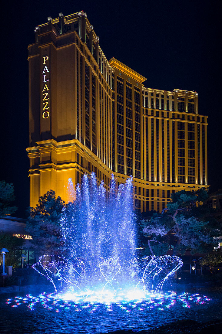 Fountain at Hotel Palazzo at night in Las Vegas, USA