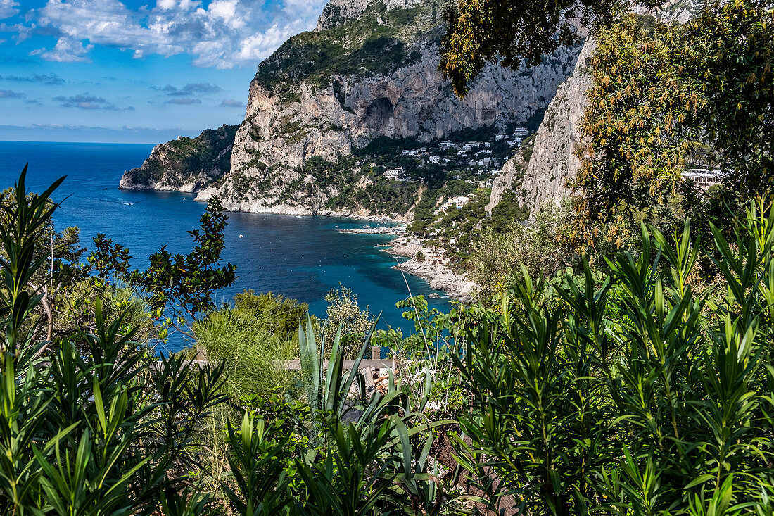Blick auf die Bucht von Marina Piccola auf Capri, Insel Capri, Golf von Neapel, Italien