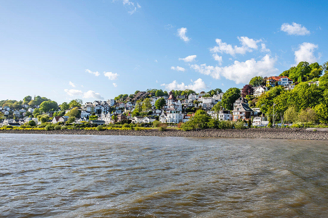 Blick von der Elbe auf das Treppenviertel in Blankenese, Hamburg, Norddeutschland, Deutschland