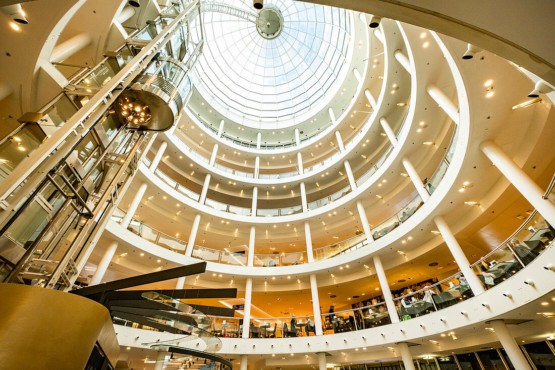 Rondel im Kaufhaus Breuninger in Stuttgart, Baden-Württemberg, Deutschland