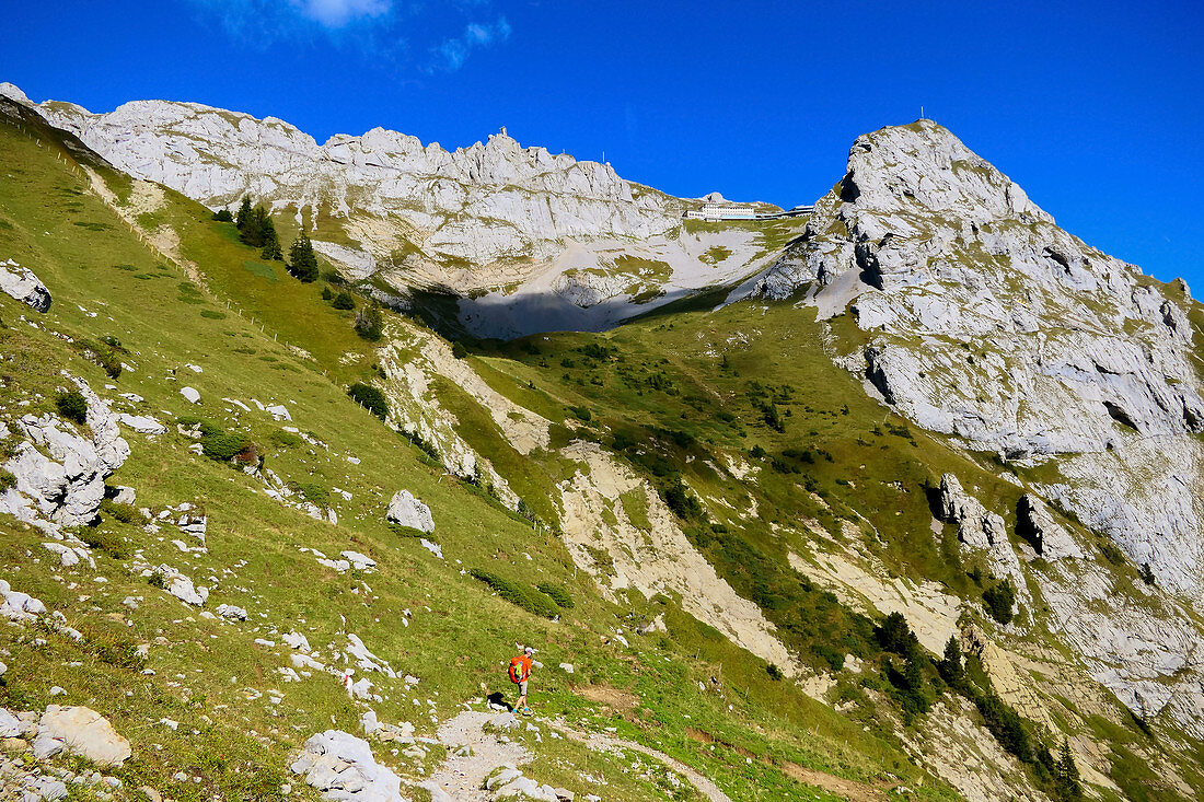 Wanderer im Pilatus Gebirge, Pilatus, Luzern, Schweiz, Europa