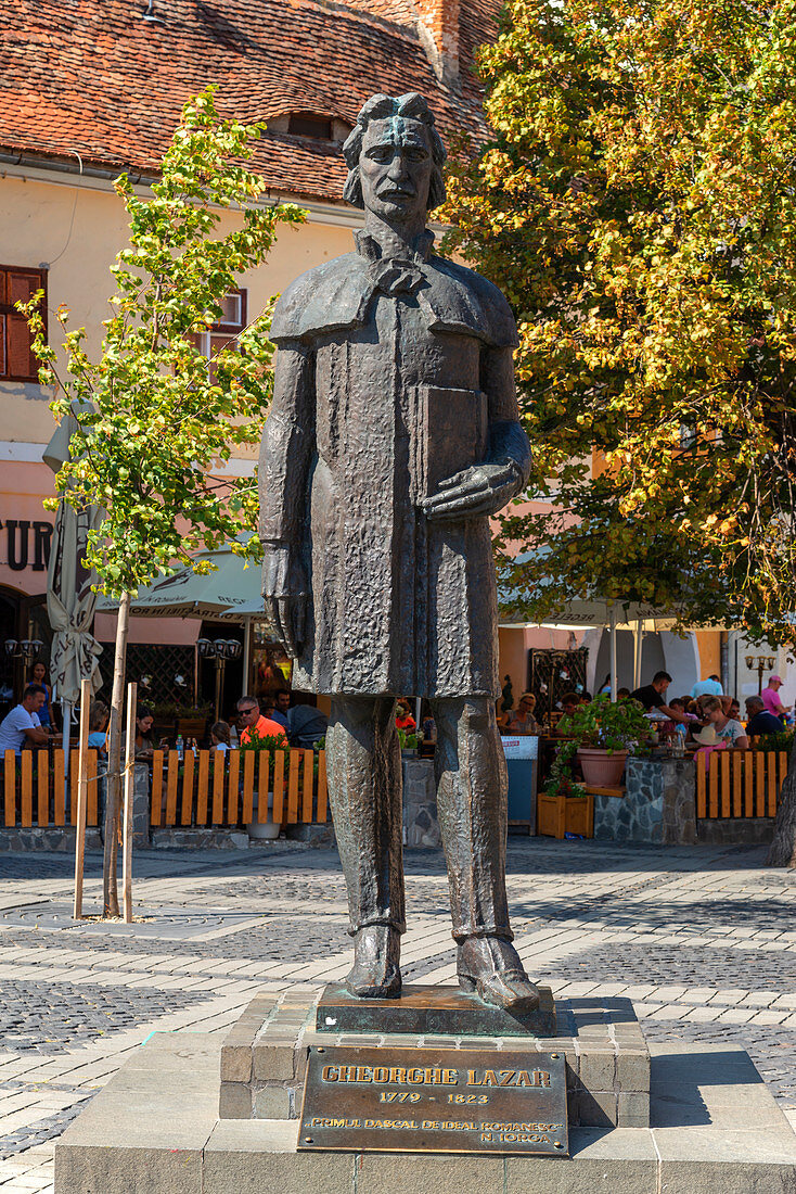 Statue für Gheorghe Lazar auf dem Piata Mare, Sibiu, Transsylvanien, Rumänien