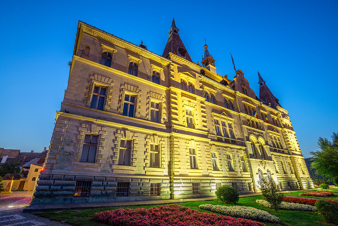 Rathaus von Sighisoara in der Dämmerung, Transsylvanien, Rumänien