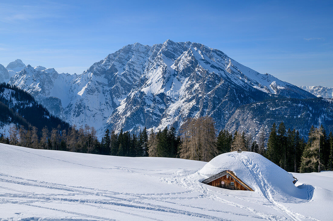 Snow-covered alpine hut with Watzmann in the background, Kleine Reibn, Berchtesgaden Alps, Berchtesgaden National Park, Berchtesgaden, Upper Bavaria, Bavaria, Germany