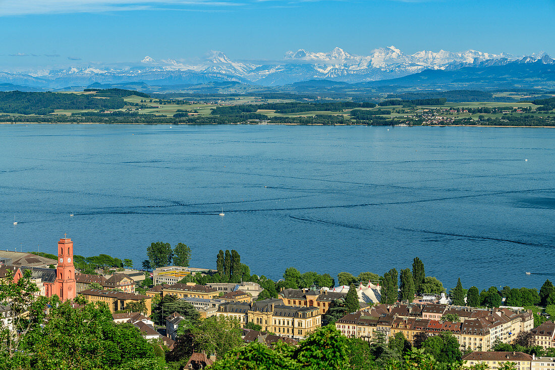 Neuchâtel with Lake Neuchâtel, Neuchatel with Lac de Neuchatel, Bernese Alps in the background, Neuchâtel, Switzerland