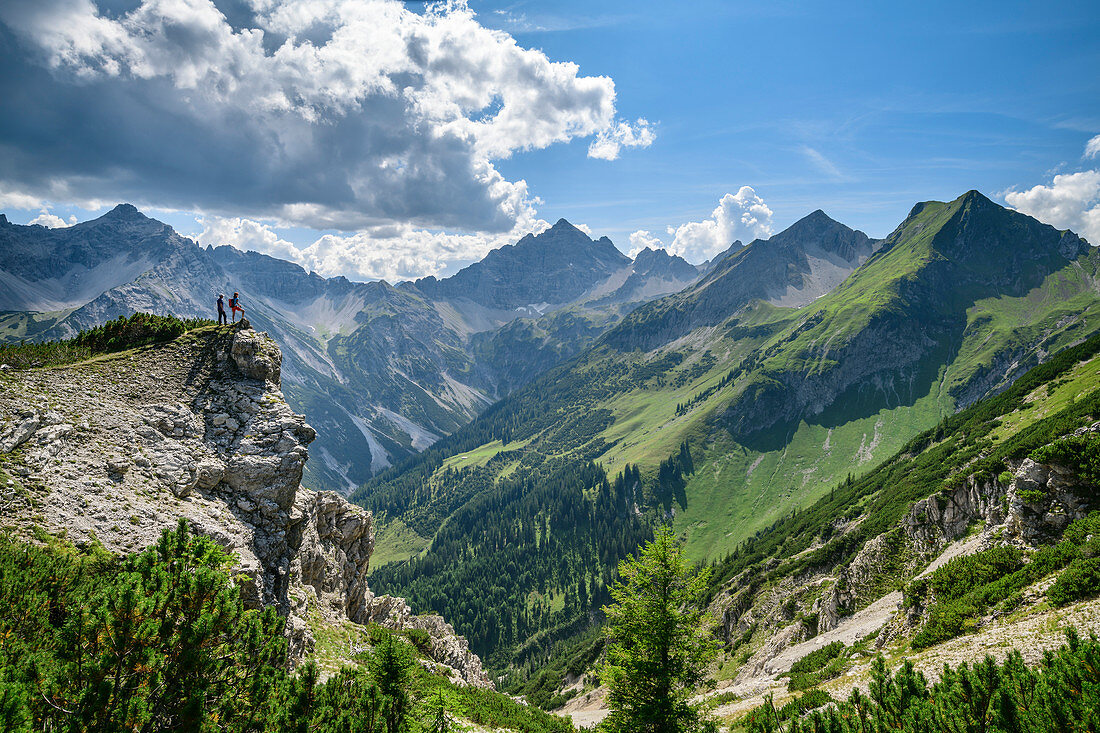 Two people stand on rock spur and look at Hochvogel, Jubiläumsweg, Allgäu Alps, Oberallgäu, Allgäu, Swabia, Bavaria, Germany