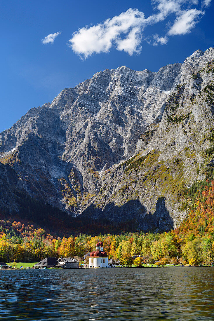 Königssee with St. Bartholomä church in front of Watzmann east wall, Koenigssee, Berchtesgaden National Park, Berchtesgaden Alps, Upper Bavaria, Bavaria, Germany