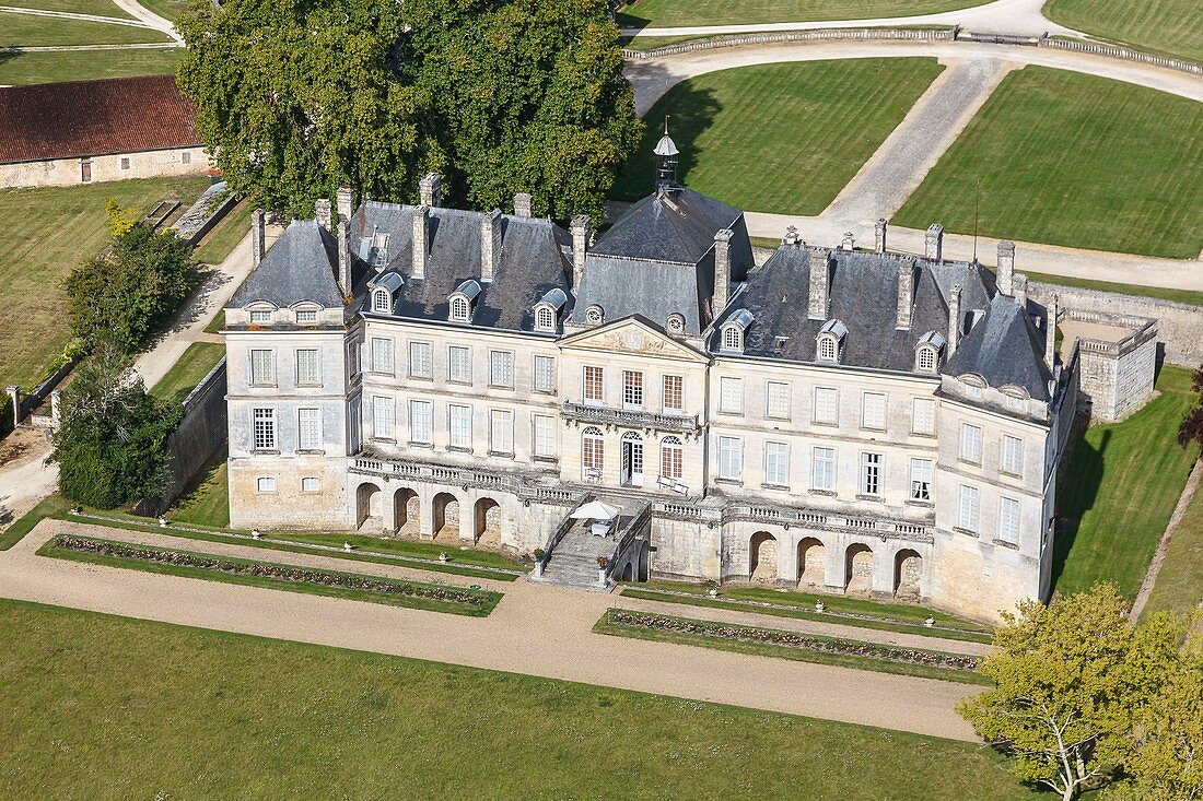 Frankreich, Charente Maritime, Plassac, Schloss Plassac (Luftaufnahme)