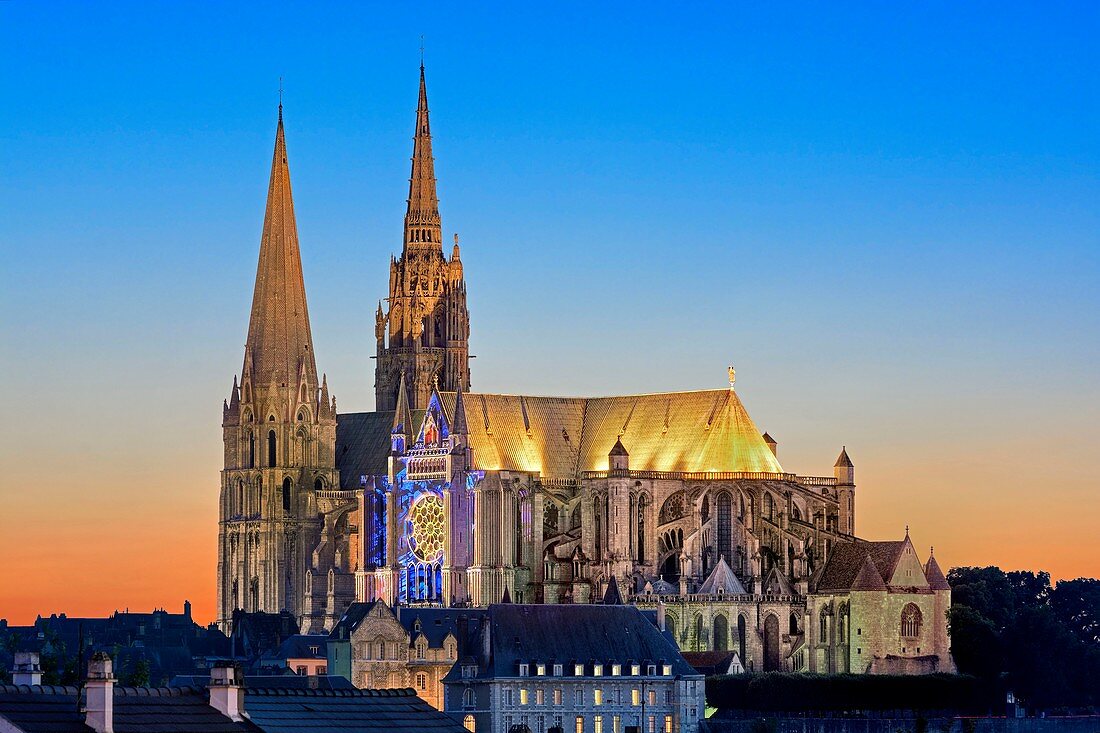 Frankreich, Eure et Loir, Chartres, die Kathedrale, die von der UNESCO während des Festivals Chartres in Lights zum Weltkulturerbe erklärt wurde