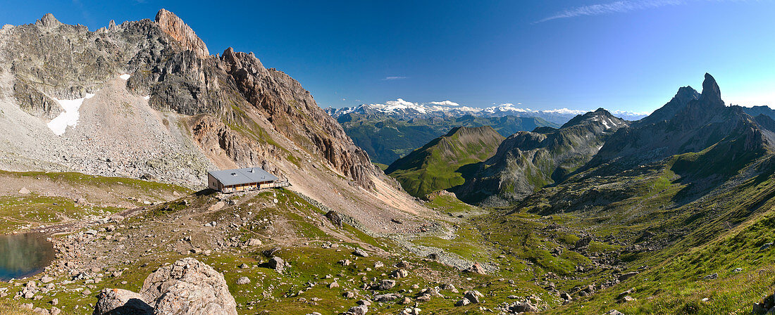 Frankreich, Savoie, Beaufortain, La Côte d'Aime, Lake Presset und Zuflucht von Presset (2514 m) mit Blick auf Pierra Menta (2714 m)