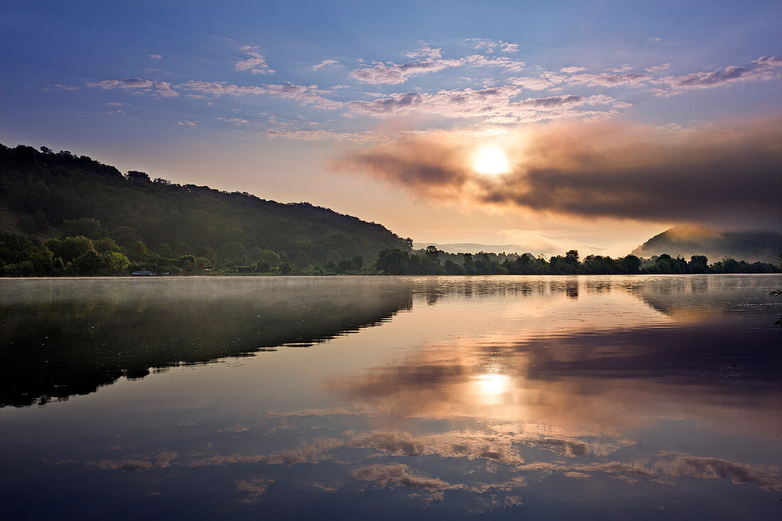 Morning mood on the Danube near Donaustauf, Danube, Bavaria, Germany