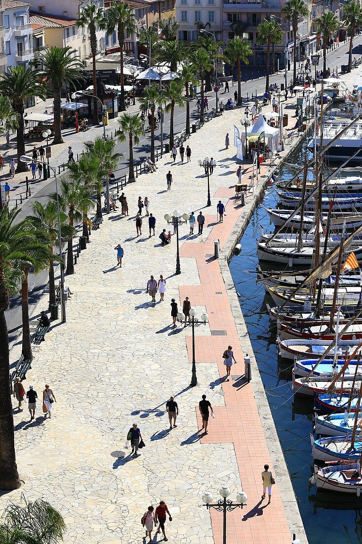 France, Var, Sanary sur Mer, Quai Charles de Gaulle, harbor