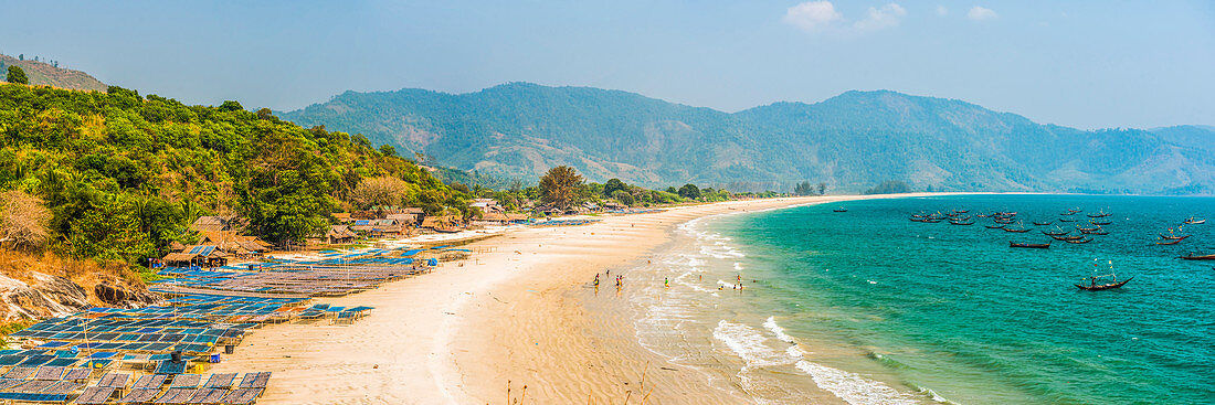 Tizit Beach and fishing boats, Dawei Peninsula, Tanintharyi Region, Myanmar (Burma), Asia