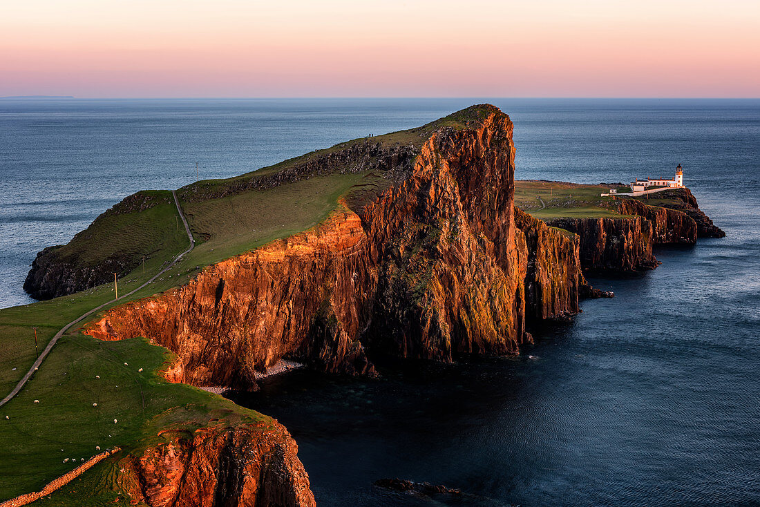 Neist Point bei Sonnenuntergang, Isle of Skye, Innere Hebriden, Schottland, Vereinigtes Königreich, Europa