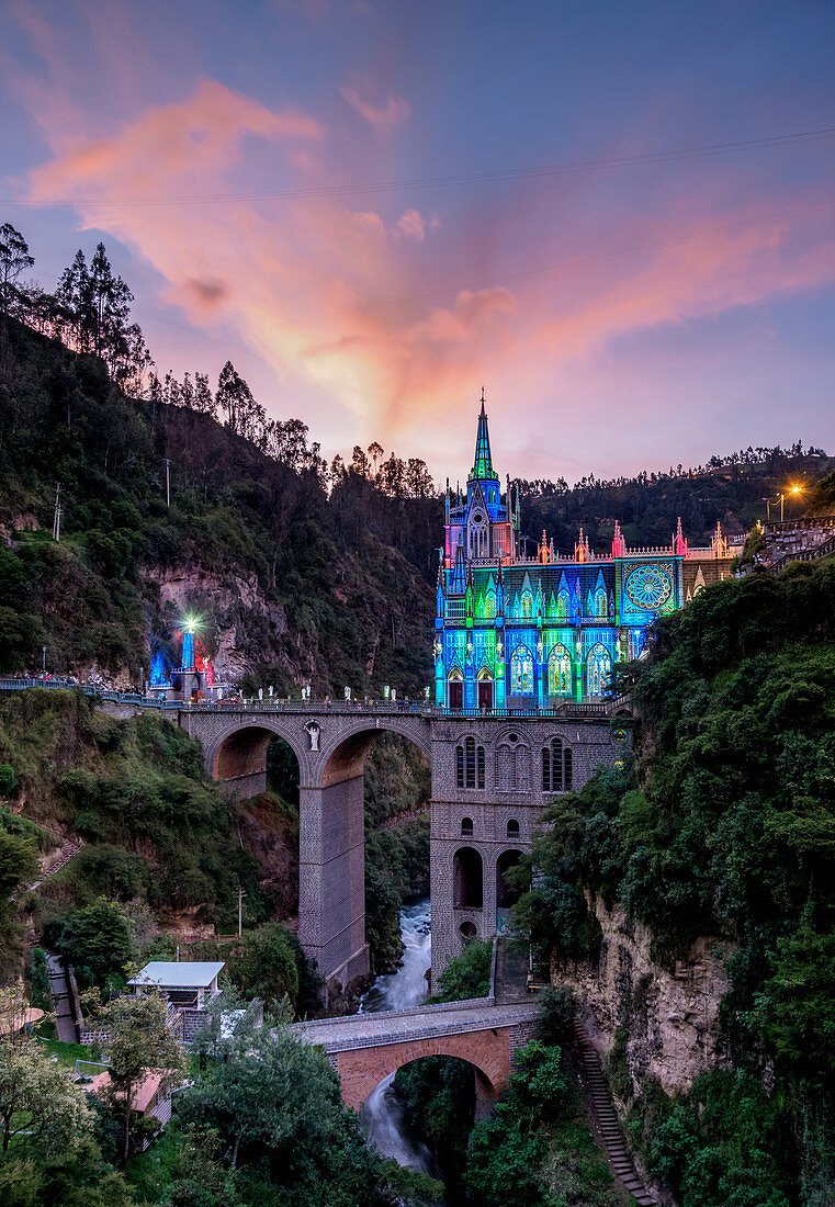 Las Lajas Sanctuary in der Abenddämmerung, Narino Departmant, Kolumbien, Südamerika