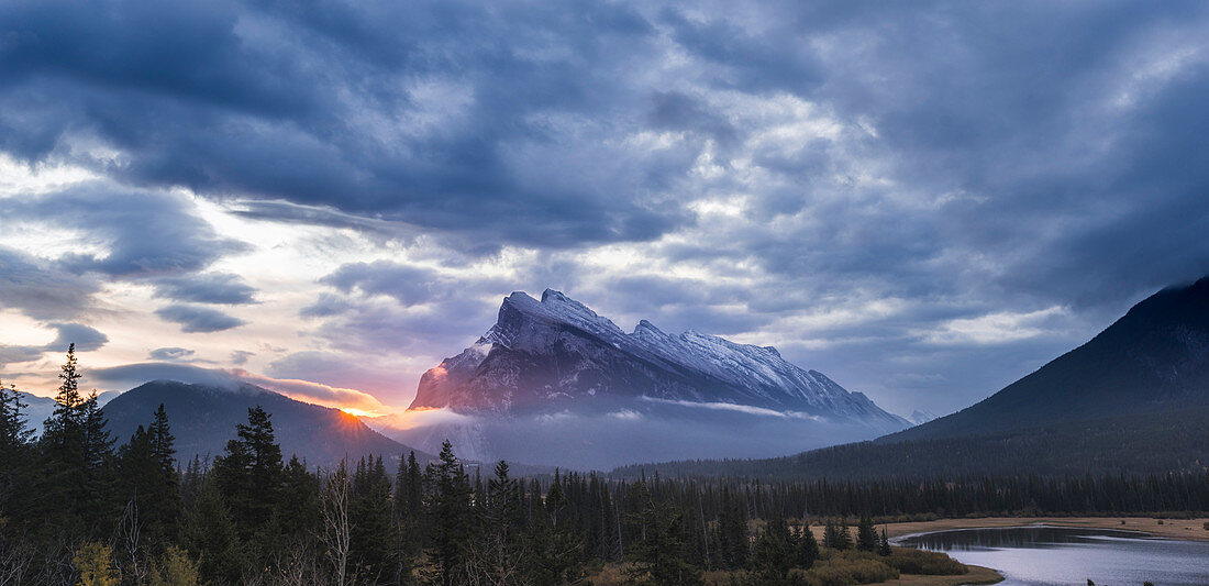 Vermilion Lakes sunrise, Banff National Park, UNESCO World Heritage Site, Canadian Rockies, Alberta, Canada, North America