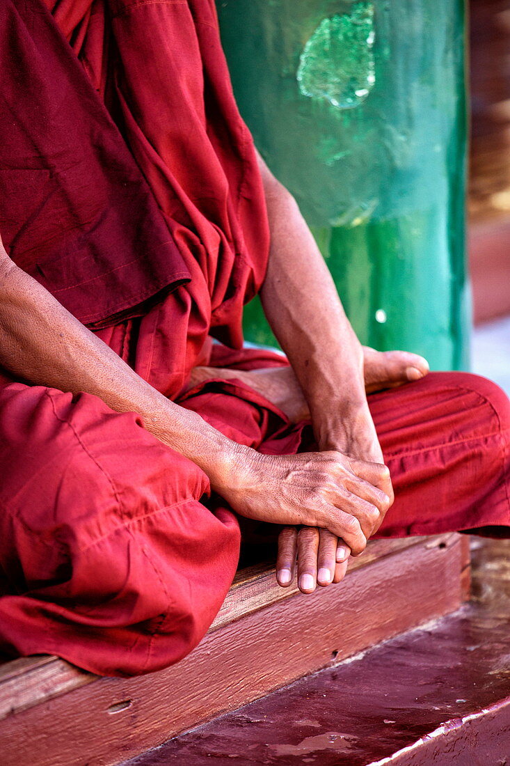 Hands of Buddhist monk at Shwedagon Paya (Shwedagon Pagoda), Yangon (Rangoon), Myanmar (Burma), Asia 