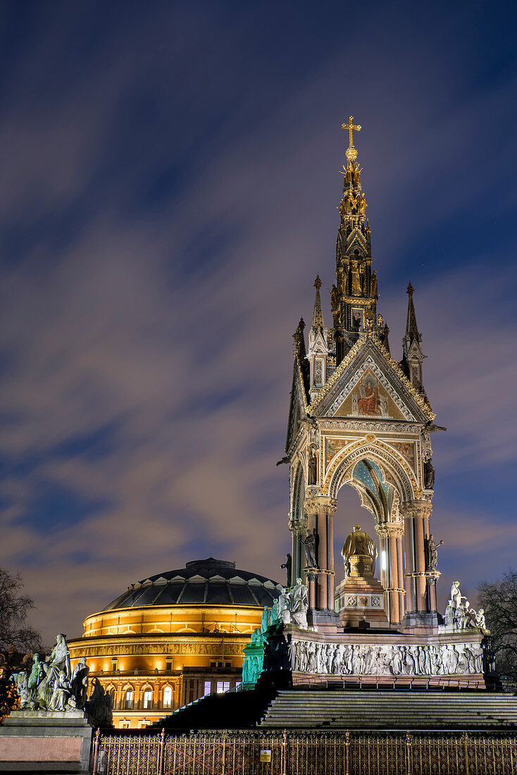 Albert Memorial und Albert Hall in der Abenddämmerung, Kensington, London, England, Großbritannien, Europa