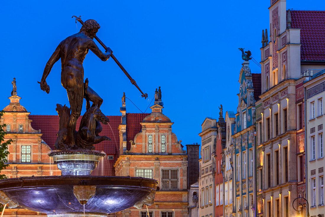 Gdansk, Main City, old town, fountain of Neptune, Dlugi Targ street (Long Market). Gdansk, Main City, Pomorze region, Pomorskie voivodeship, Poland, Europe