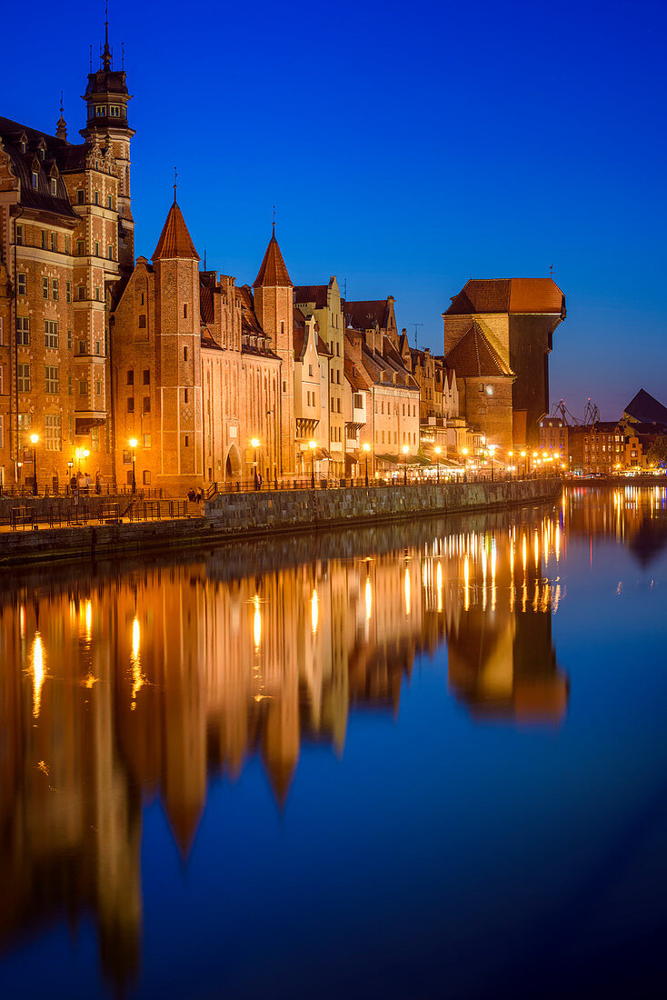 Altstadt am Fluss Motlawa, Mottlau am Krantor, Danzig, Polen, Europa