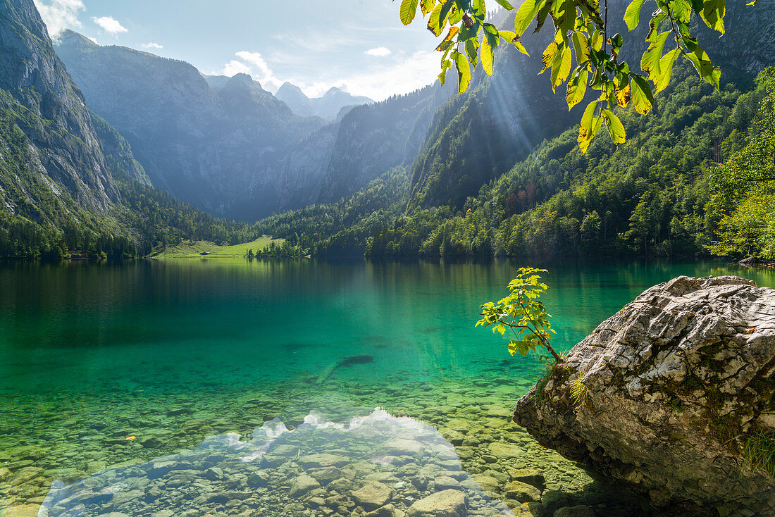 Obersee, Blick auf Fischunkelalm und Teufelshörner, Nationalpark Berchtesgaden, Berchtesgadener Land, Bayern, Deutschland, Europa