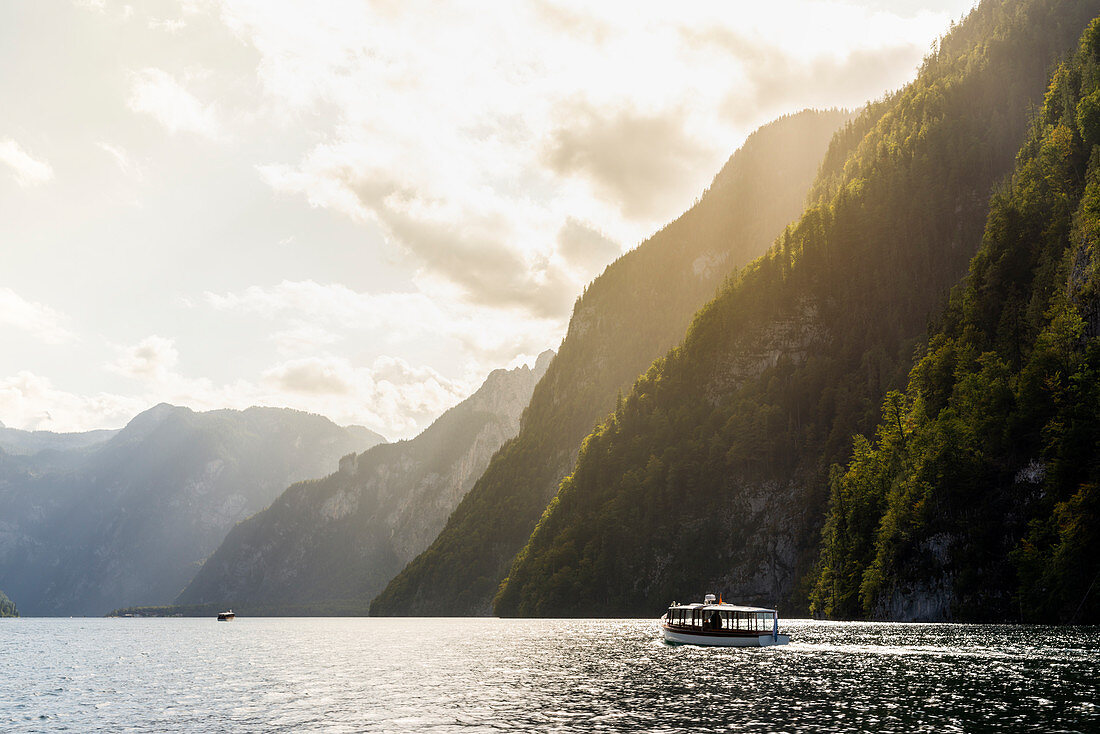 Passagierschiffe auf Königssee, Nationalpark Berchtesgaden, Berchtesgadener Land, Bayern, Deutschland, Europa