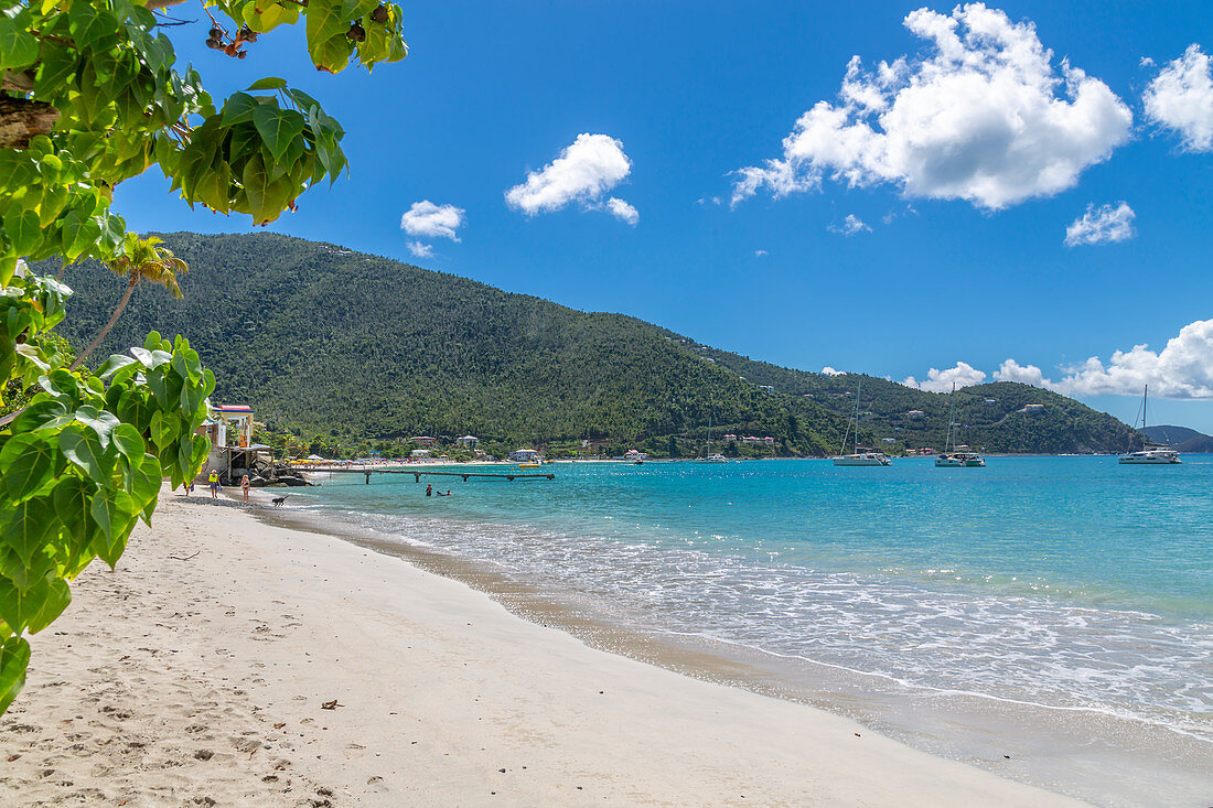 Blick auf Cane Garden Bay Beach, Tortola, Britische Jungferninseln, Westindische Inseln, Karibik, Mittelamerika