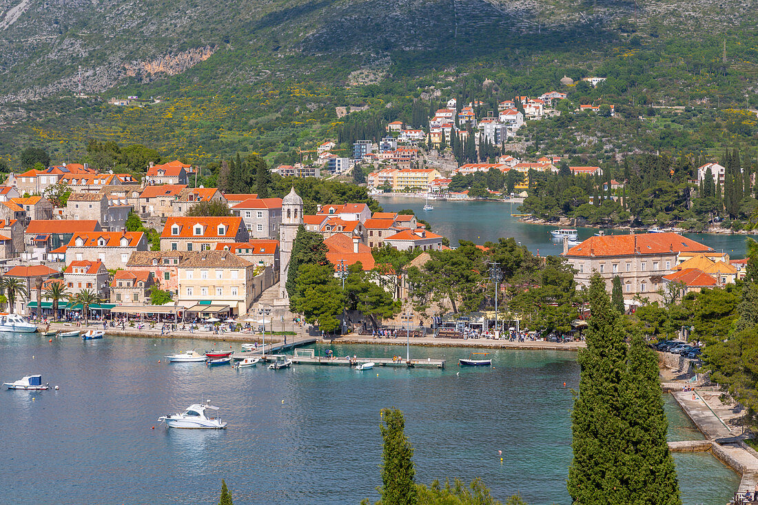 Blick von oben auf die Altstadt von Cavtat und auf die Adria, Cavtat, Dubrovnik Riviera, Kroatien, Europa