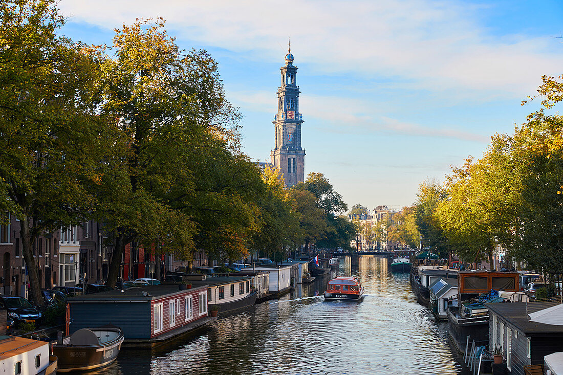Ein Blick auf die Prinsengracht in Richtung Westerkerk, Amsterdam, Nordholland, Niederlande, Europa
