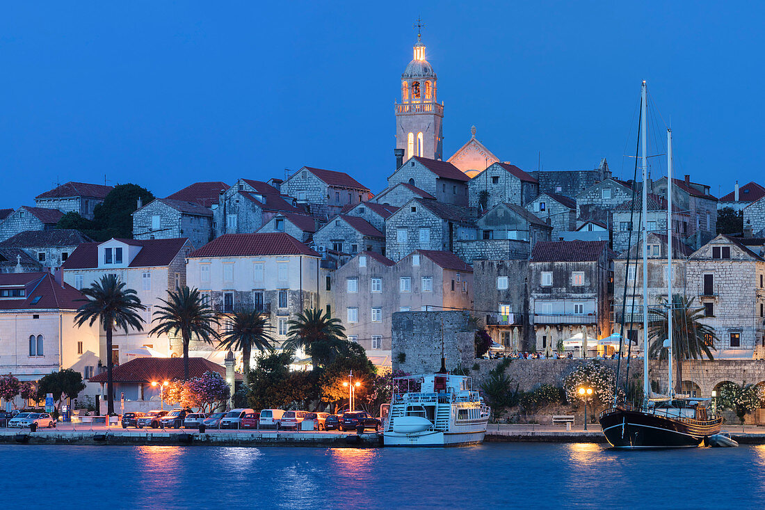 Hafen und Altstadt von Korcula, Insel Korcula, Dalmatien, Kroatien, Europa
