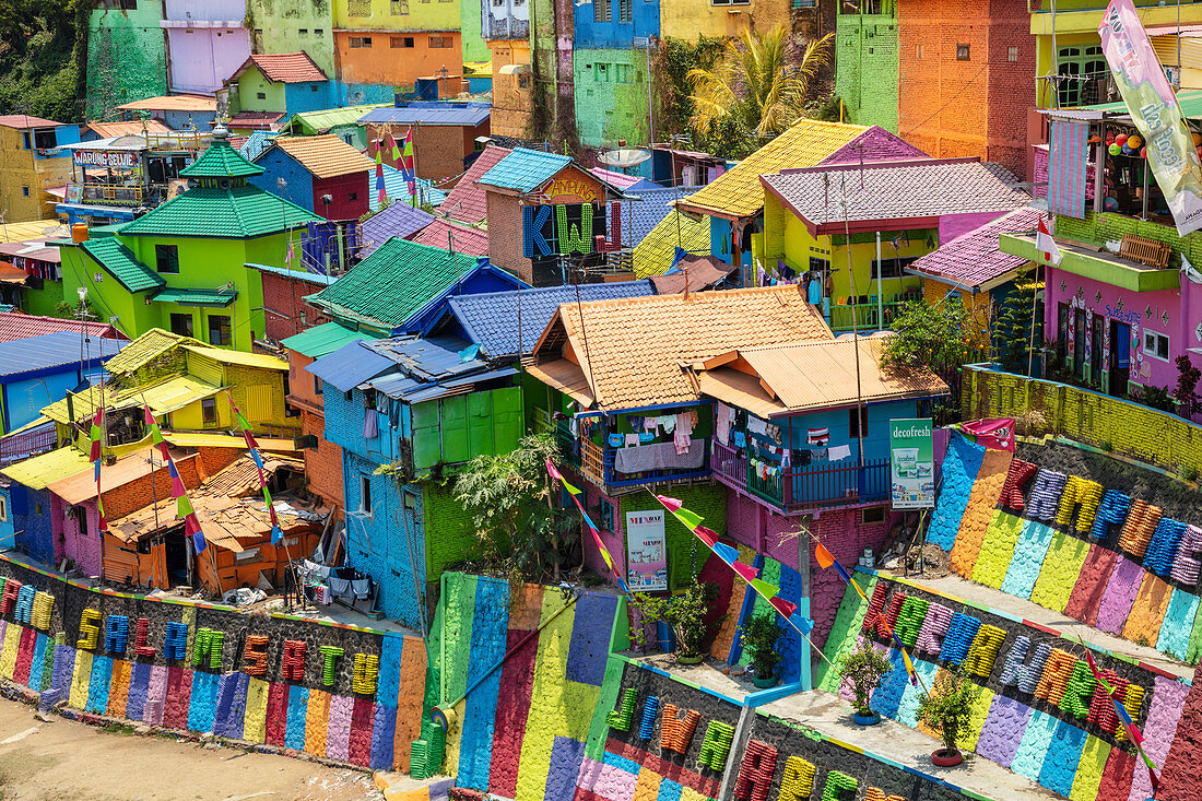 Die bunt bemalte Kampung Warna-Warni oder Shanty-Stadt (Slum), Malang, Java, Indonesien, Südostasien, Asien
