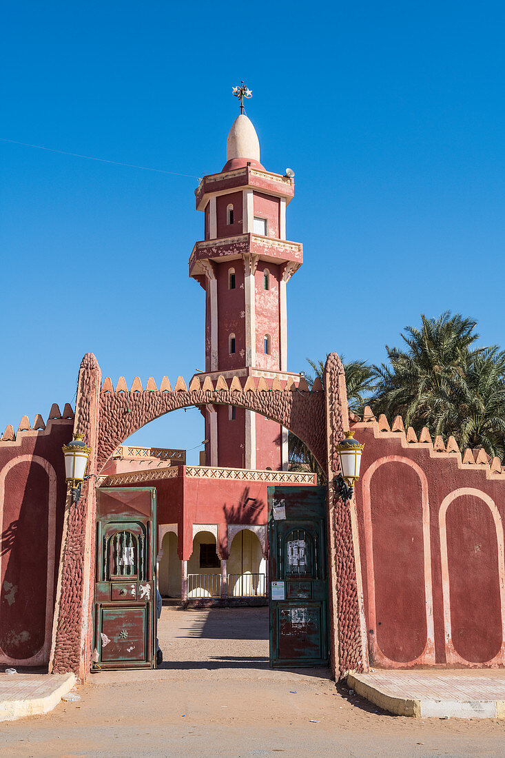 Red mosque in Timimoun, western Algeria, North Africa, Africa