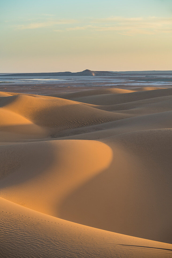 Sonnenuntergang in den riesigen Sanddünen der Sahara, Timimoun, Westalgerien, Nordafrika, Afrika