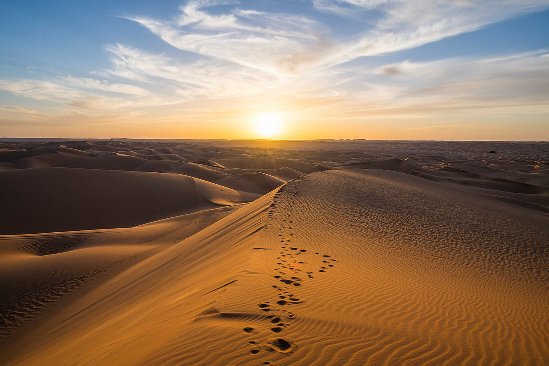 Sonnenuntergang in den riesigen Sanddünen der Sahara, Timimoun, Westalgerien, Nordafrika, Afrika
