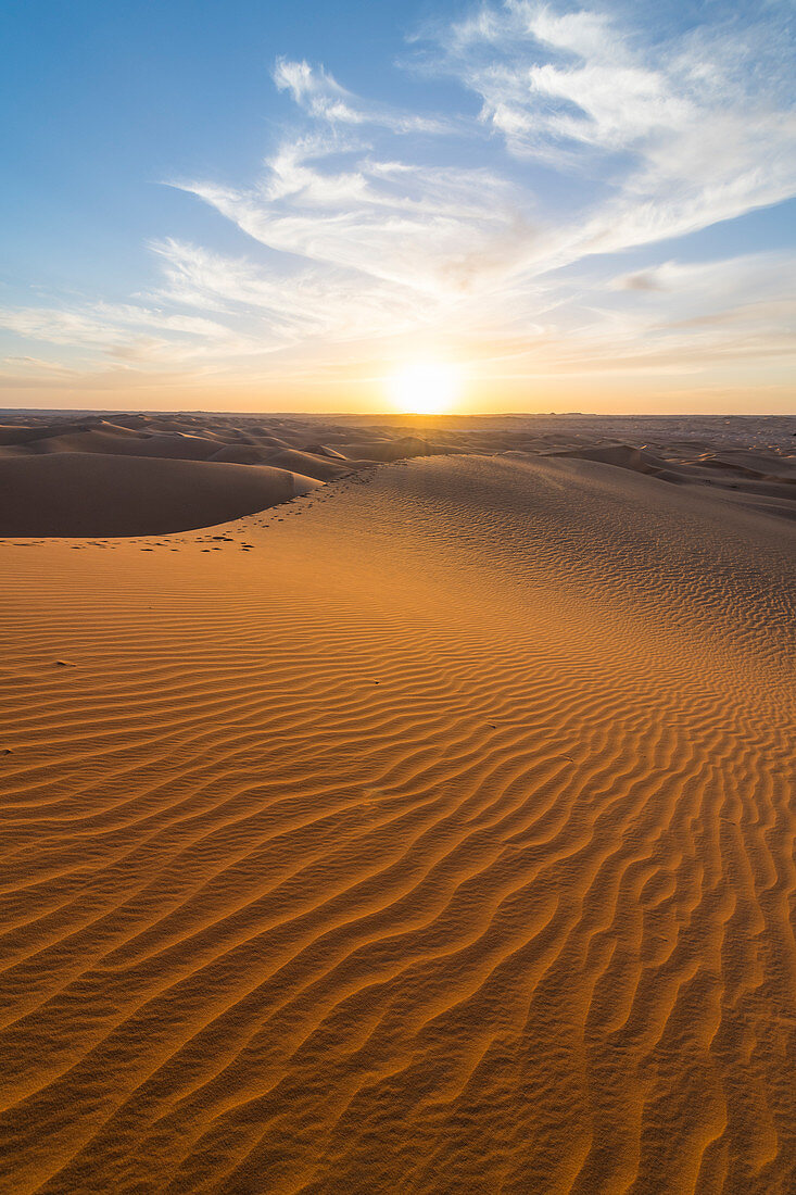 Sonnenuntergang in den riesigen Sanddünen der Sahara, Timimoun, Westalgerien, Nordafrika, Afrika