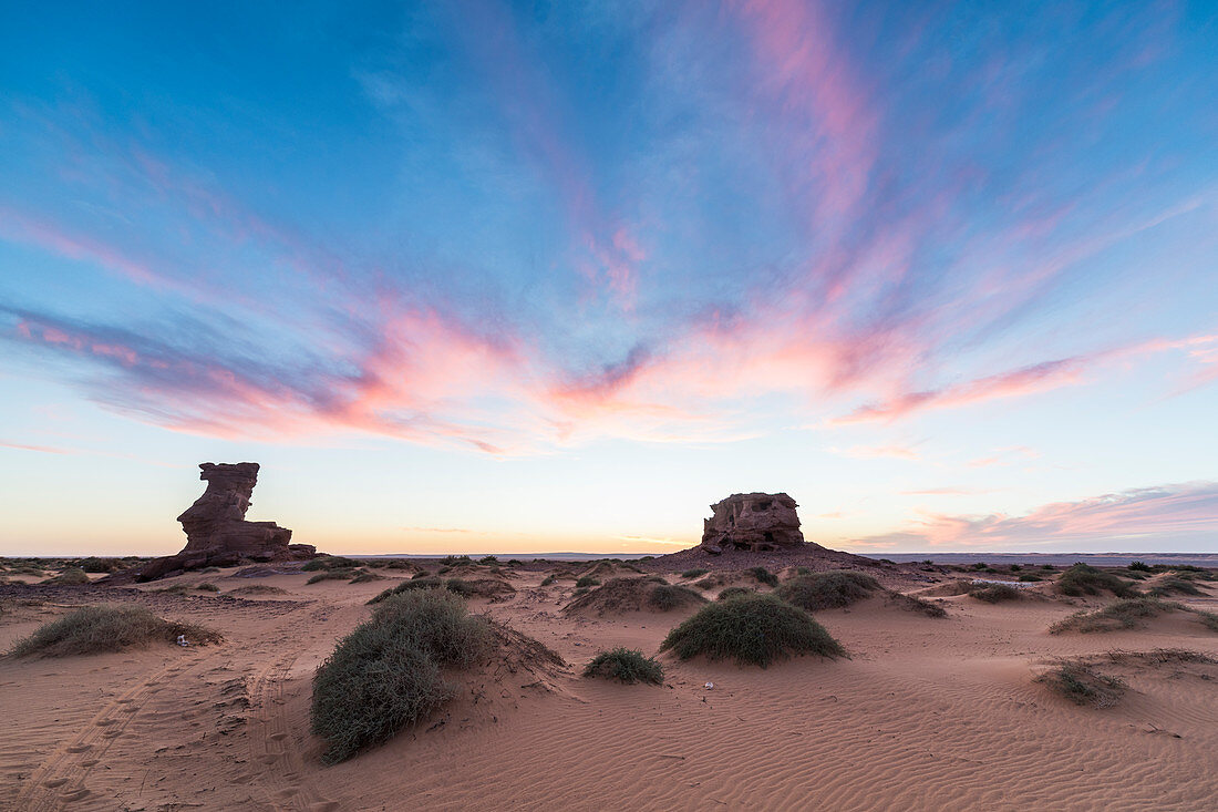 Sonnenuntergang in der Sahara nahe Timimoun, Westalgerien, Nordafrika, Afrika
