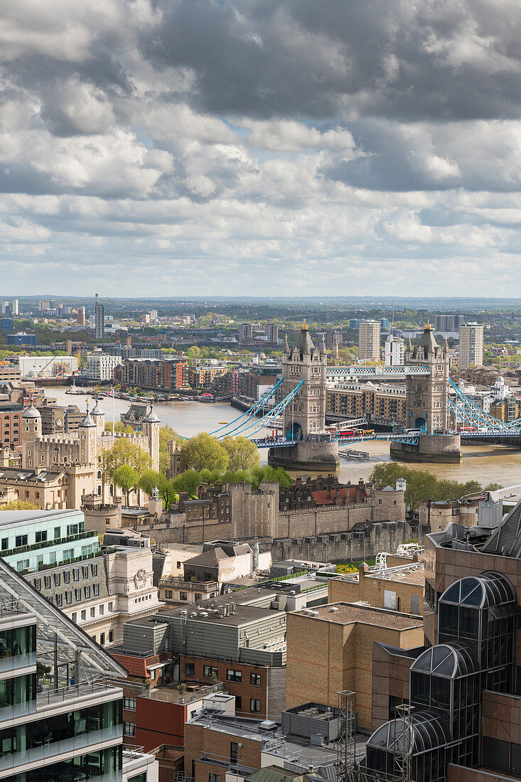 Tower Bridge und Tower of London, London, England, Vereinigtes Königreich, Europa