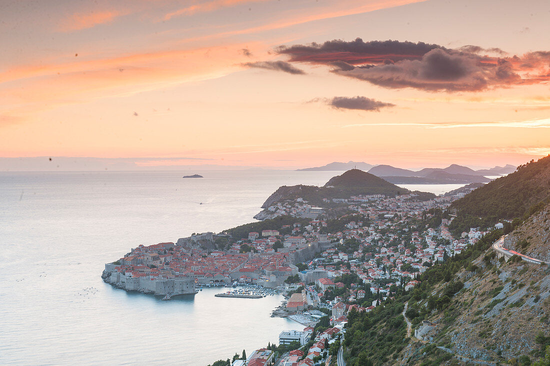 Sonnenuntergang über der Altstadt, UNESCO-Weltkulturerbe, Dubrovnik, Kroatien, Europa