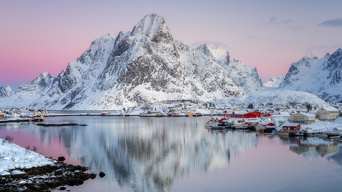 Reine fishing village in winter, Reinefjord, Moskenesoya, Lofoten Islands, Arctic, Norway, Europe
