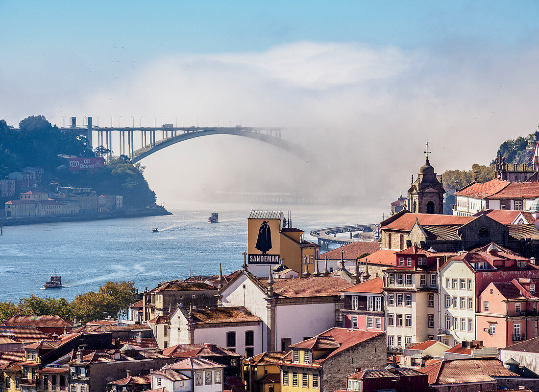 Blick auf Arrabida-Brücke, Porto, Portugal, Europa