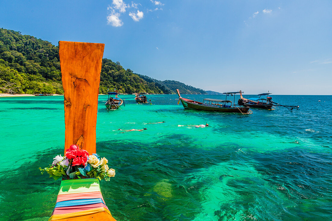 Schnorcheln in der Andaman-See vor der Insel Ko Rawi im Marine-Nationalpark Tarutao, Thailand, Südostasien, Asien