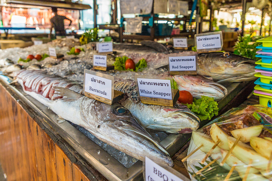 Fisch- und Meeresfrüchte-Angebot in Ko Lipe, Tarutao National Marine Park, Thailand, Südostasien, Asien