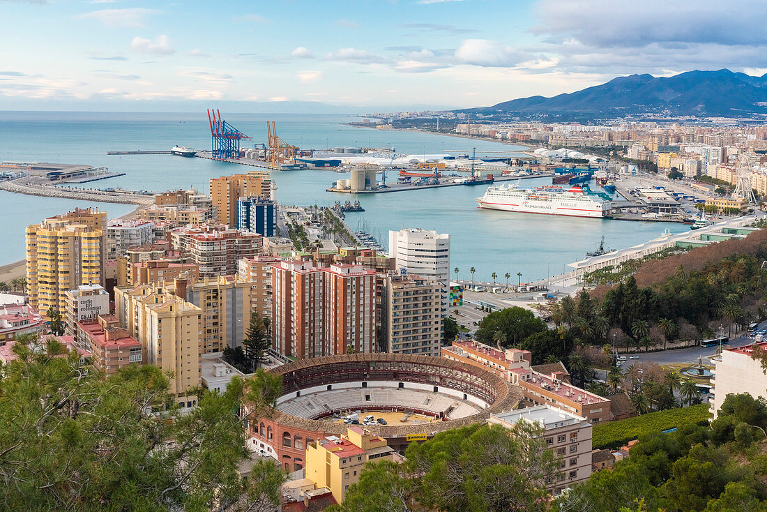 Blick auf Málaga aus der Sicht von Gibralfaro bei der Burg, Málaga, Andalusien, Spanien, Europa