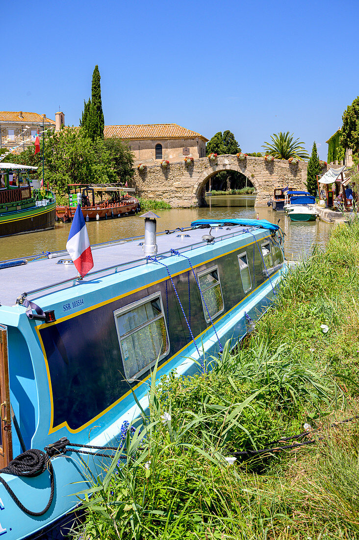 Boote in Le Somail am Canal du Midi, Okzitanien, Frankreich