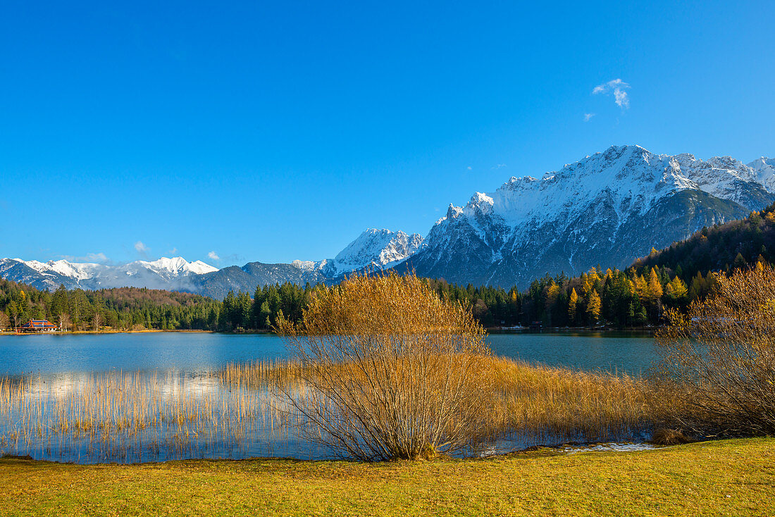 Lautersee with Karwendel Mountains, Mittenwald, Wetterstein Mountains, Werdenfelser Land, Bavaria, Germany