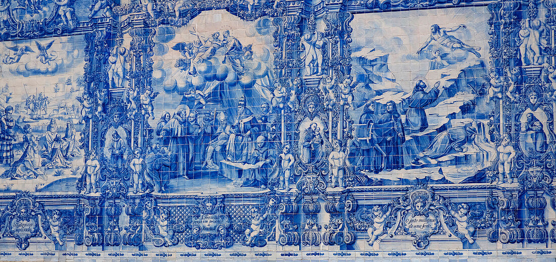 Blaues Wandbild in Porto, Portugal\n