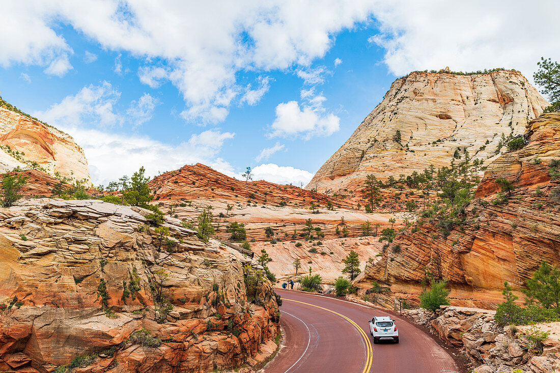 Mit dem Auto durch den Zion-Nationalpark, Utah, Vereinigte Staaten von Amerika, Nordamerika